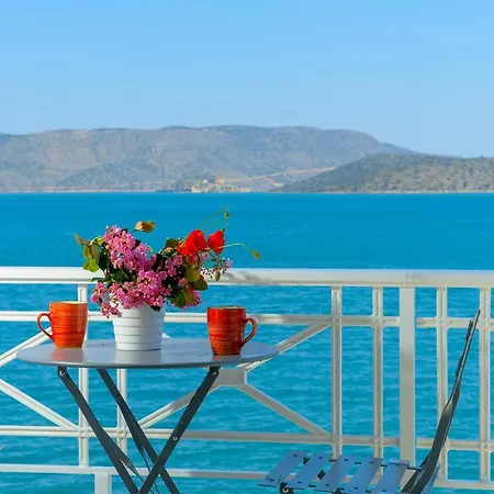 Margarita's Seafront Luxury Апартаменты *