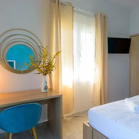 Margarita's Seafront Luxury Апартаменты *